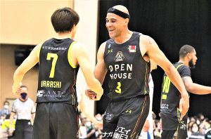 群馬クレインサンダーズ「40代コンビ」五十嵐圭とマイケル・パーカーが大活躍！2022-23シーズン初陣白星