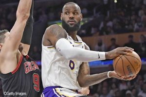 レブロン13試合ぶりの復帰で19得点、「試合前のワークアウトでプレーできると思ったんだ」