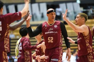 46歳現役復帰の桜木ジェイアールがいきなりカムバック・ダンク - 越谷アルファーズは14点差でアースフレンズ東京Zに快勝