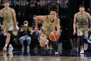 琉球ゴールデンキングスU18須藤春輝がB1デビュー - ユース＆トップ一貫トレーニングの価値を体現した24秒