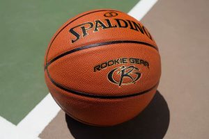 スポルディングが初心者や幼い子供達に向けた軽量5号球「ROOKIE GEAR」を4/24から発売