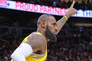 レイカーズが王者を下して3年ぶりのカンファレンス決勝進出、八村は9得点で勝利に貢献