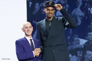 ドラフトの目玉ウェンバヤマはスパーズが1位指名、「最高の気分だし、人生最高の夜だ」