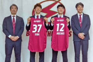 川崎が野﨑零也、飯田遼の入団会見を実施、3Pシュート、ディフェンスでの活躍に期待