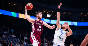 【バスケW杯】「人口189万人」のラトビア、なぜ“大物食い”を続けられるのか？　初出場で8強入り