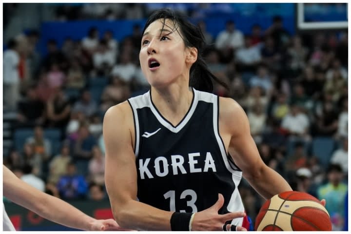 女子バスケ日本代表、対戦した韓国選手に花束をプレゼント。SNS上での心温まるやり取りも「人としてもすごく素敵な方」