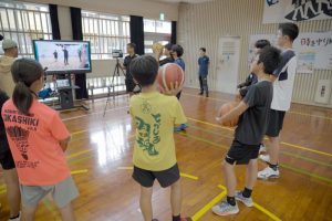 沖縄・渡嘉敷中で実導入。「オンラインバスケ部」で離島の部活がより充実