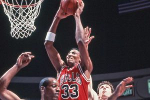 ピペンのNBAデビュー戦から36年、初戦からジョーダンとのコンビも披露