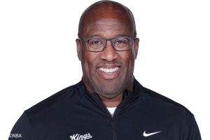 キングス恒例の試合後表彰、選ばれたのはブラウンHCだった「絶対にダメだと言ったんだ」