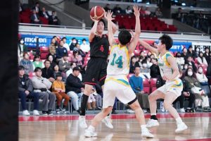 【ウインターカップ2023】岐阜女が4年ぶり7度目の決勝進出、札幌山の手のバスケを封じる