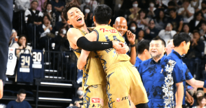 琉球ゴールデンキングス、「永久欠番」マクヘンリーACに捧げる劇的勝利　“DNA”受け継ぐ岸本隆一が2分間で11得点