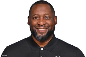 イースト2位バックスがまさかのヘッドコーチ解任、プランティACが暫定HCに