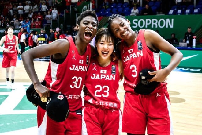 「死の組を勝ち抜いた！」カナダとの大一番を制してパリ五輪行きを決めた女子バスケ日本代表に韓国メディアも脱帽！「五輪銀メダルの誇りをみせつけた」