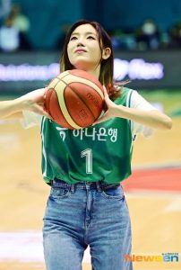 【PHOTO】TRI․BE、バスケットボールの試合で始球式に参加…祝賀ステージも披露