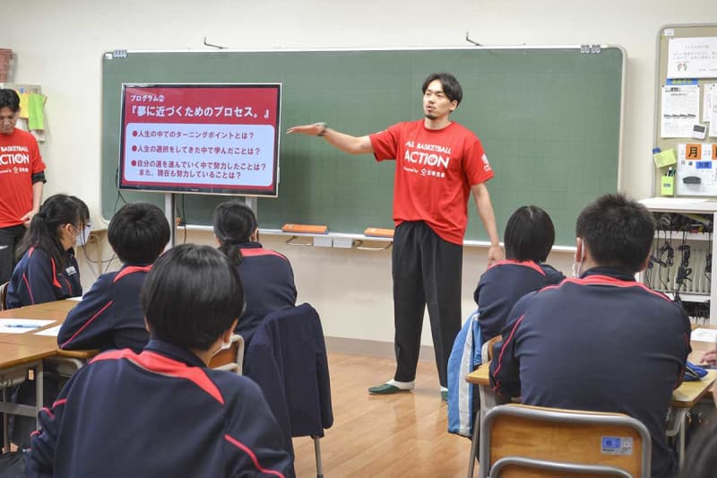 B1川崎・篠山竜青がバスケ選手を目指したきっかけ「もてたい気持ちから」　市立中で特別授業「身近な動機でいい」