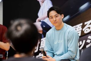 河村勇輝が『アシックス原宿フラッグシップ』でトークショー