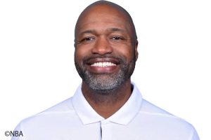 モズリーHCがマジックとの契約を延長、4年ぶりのプレーオフ進出も迫る