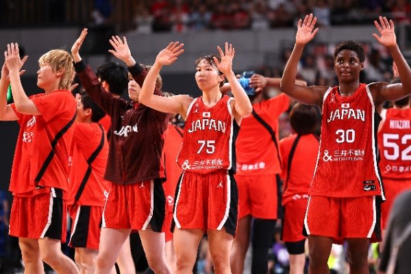 女子バスケ日本代表を“なでしこジャパン”が応援！ 会場ビジョンに映し出された熊谷紗希、南萌華、宮澤ひなたら大はしゃぎ