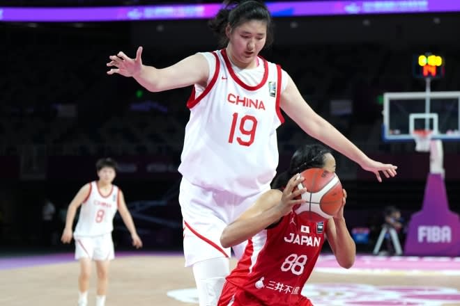 「デカすぎるだろ！」“223cm”中国女子バスケ17歳をESPNが“パリ五輪に出られない逸材”と紹介！「万里の長城だ」「フェイクニュース？」など米衝撃！