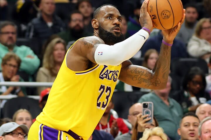 レブロンのNBAキャリアは「スポーツ史上最も偉大なストーリーのひとつ」御大バークレーが“キング”を高く評価＜DUNKSHOOT＞