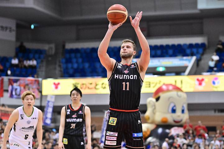 【Bリーグ】大阪の新外国籍選手ルーサーが36得点と突然の“覚醒” ！ 実力者でも適応には特有の難しさ「日本では体力とエナジーが必要だ」