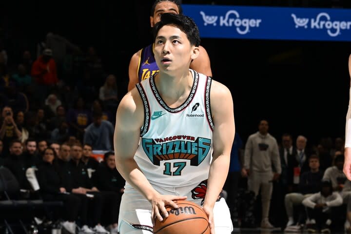 河村勇輝、待望のNBA初得点！レイカーズの終盤にフリースロー２本成功、チームも八村不在の相手に快勝＜DUNKSHOOT＞