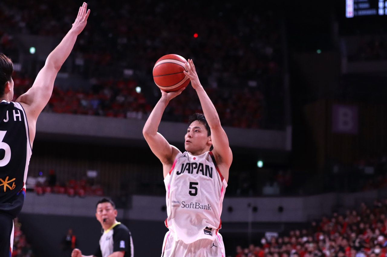 バスケ日本代表】河村勇輝「あってはならない試合」 パリ五輪初戦まで3週間、韓国戦で起きた“失意の30分間”から学ぶコト | バスケットボール ニュース2for1