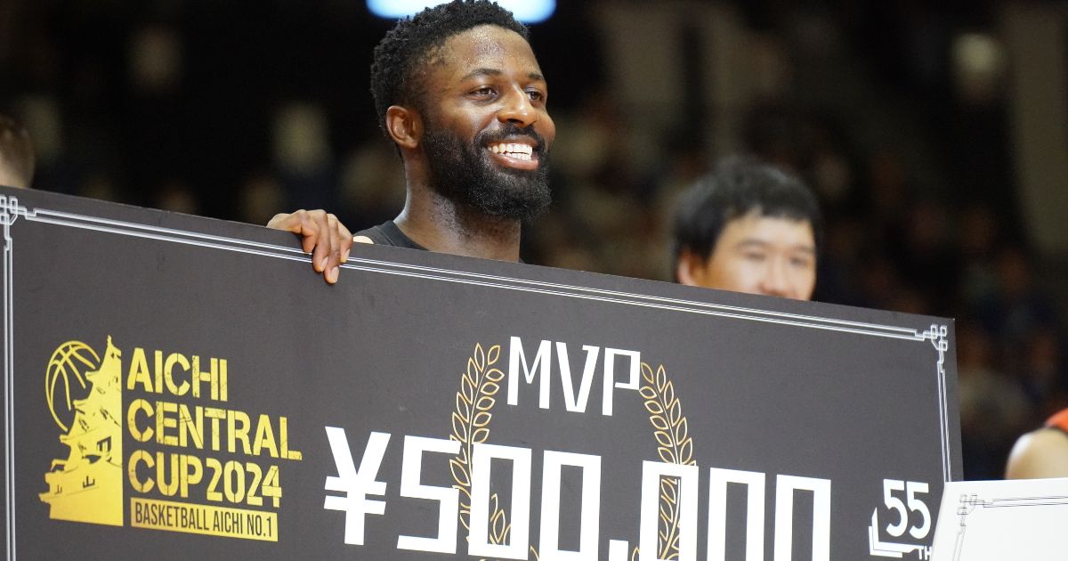 初開催の愛知セントラルカップは三遠が優勝　“MVPデビュー”のデイビッド・ヌワバ「両エンドでしっかり活躍できる選手に」　